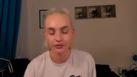 oliviaBeauty online show from May 31, 6:20 pm
