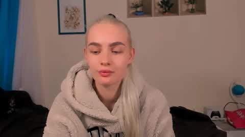 oliviaBeauty online show from April 25, 1:35 pm