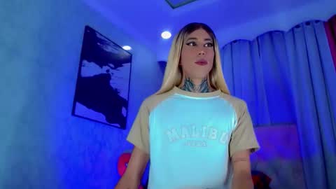 oliviahot01 online show from May 22, 1:56 am