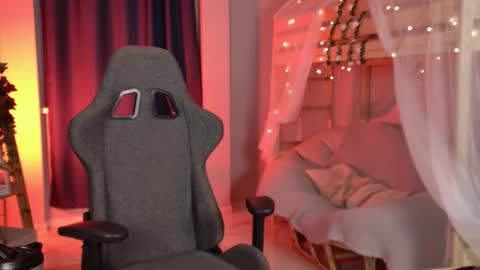 Liv online show from February 24, 6:00 pm