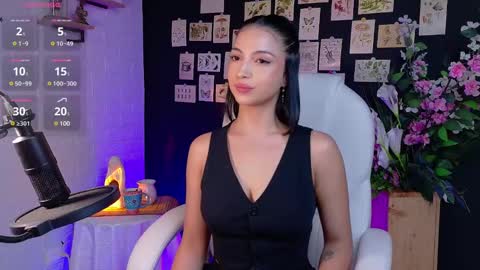 Olivia Mcneill  online show from January 21, 12:29 pm