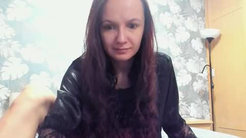 oliviamuur online show from December 17, 5:14 am