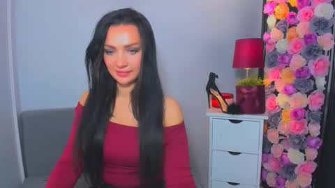 OliviaWomen online show from November 8, 1:25 pm