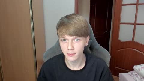 Oliver and Mira online show from January 17, 7:44 pm