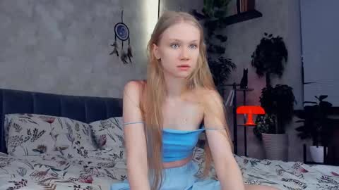 Snapshot of one_1ove chatting on March 2, 7:23 pm Ana online show from March 2, 7:23 pm