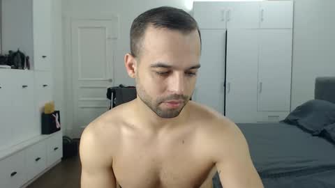 onebestlover online show from June 8, 7:31 am