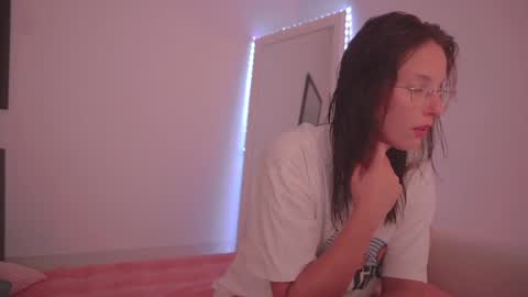 Ariel online show from April 14, 9:51 pm