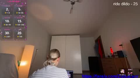 onezyzz1 online show from July 14, 4:17 am
