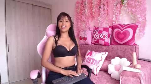 onix_ebony online show from February 23, 1:13 pm