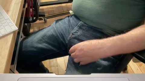 onlocationnyc online show from April 7, 11:29 pm