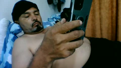 oscarjhe3512 online show from June 14, 2:24 am