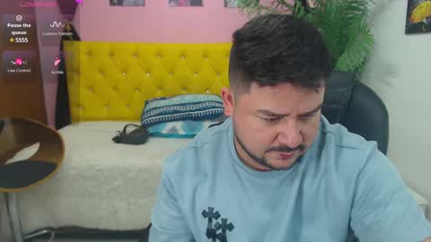 Snapshot of oso_gael chatting on February 25, 5:51 pm Bear Gael online show from February 25, 5:51 pm