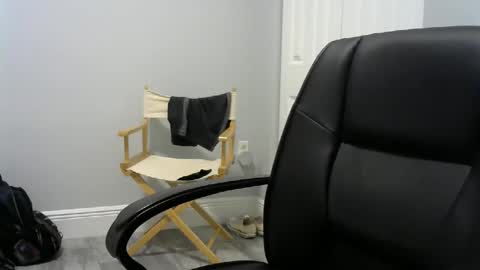 Ossi online show from February 2, 11:45 pm