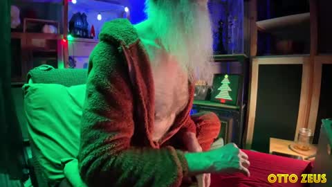 Snapshot of ottozeus chatting on December 2, 8:03 am Otto Zeus online show from December 2, 8:03 am