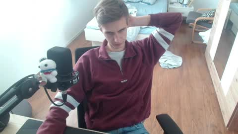 OverkneeBabe online show from April 3, 11:39 am