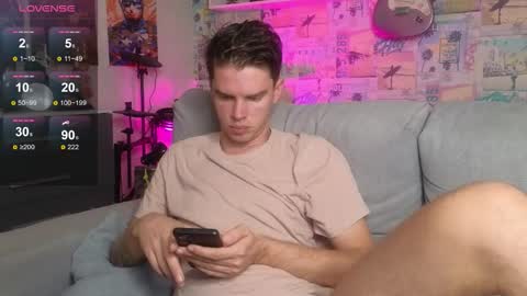 Snapshot of oxmikexo chatting on October 26, 11:44 am Mike online show from October 26, 11:44 am