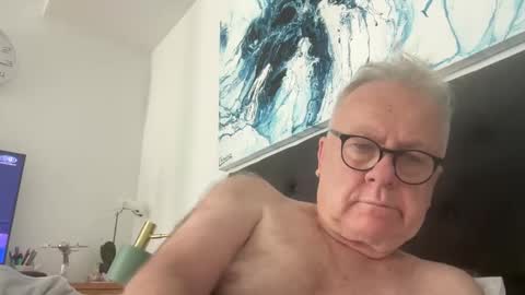 ozhairybearxxxx online show from January 13, 6:16 am