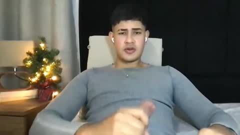 Javi    online show from December 6, 11:19 pm