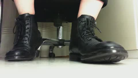 Snapshot of pablomenesssl chatting on February 18, 8:14 pm Pablo Meness online show from February 18, 8:14 pm