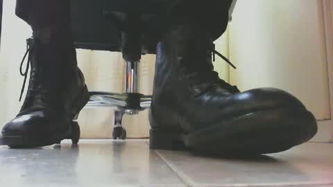 Snapshot of pablomenesssl chatting on February 22, 12:29 pm Pablo Meness online show from February 22, 12:29 pm