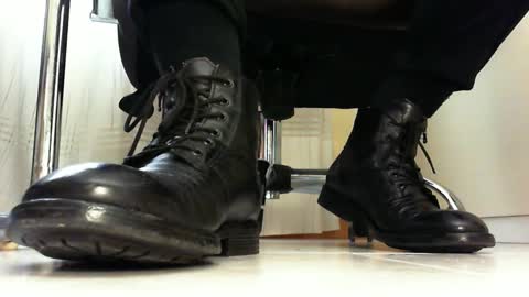 Snapshot of pablomenesssl chatting on February 17, 1:11 pm Pablo Meness online show from February 17, 1:11 pm