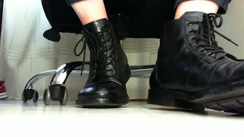 Snapshot of pablomenesssl chatting on February 8, 1:01 pm Pablo Meness online show from February 8, 1:01 pm