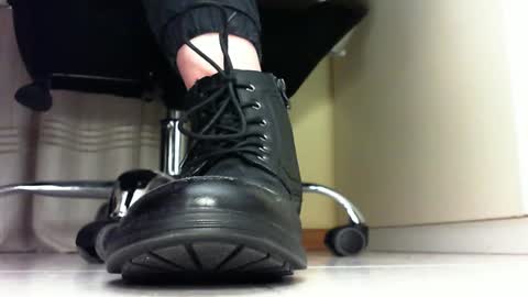 Snapshot of pablomenesssl chatting on February 9, 9:17 pm Pablo Meness online show from February 9, 9:17 pm