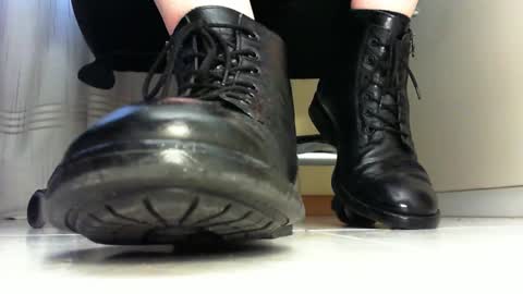 Snapshot of pablomenesssl chatting on February 18, 4:14 pm Pablo Meness online show from February 18, 4:14 pm