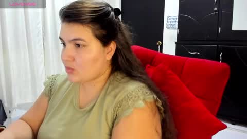 Mia online show from December 9, 3:29 am