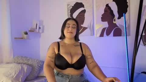 pamela_tomas4 online show from May 22, 9:21 pm