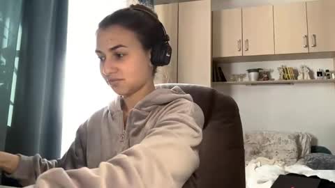 Lia online show from June 5, 2:33 pm