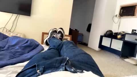 Alone online show from November 10, 7:38 pm