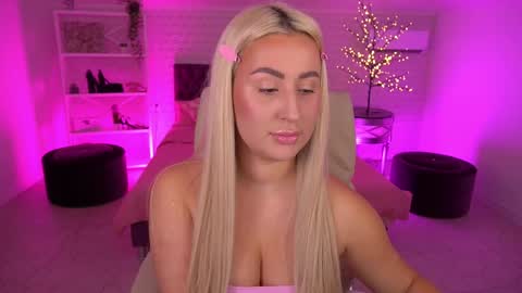 Lia online show from May 10, 2:01 pm