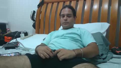 PapiiPR185 online show from May 3, 11:00 pm