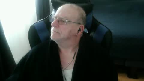 papilly online show from April 11, 12:20 pm