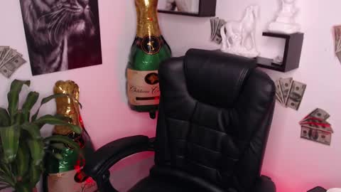 Paris D angelo online show from January 6, 4:26 am