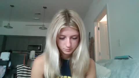 Snapshot of parisbaby2000 chatting on October 13, 1:57 pm parisbaby2000 online show from October 13, 1:57 pm