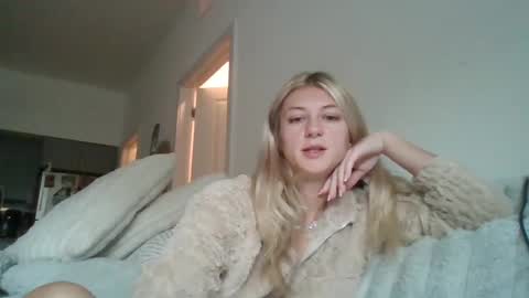 Snapshot of parisbaby2000 chatting on October 8, 2:56 pm parisbaby2000 online show from October 8, 2:56 pm