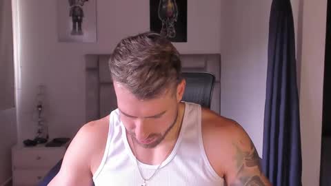 Snapshot of paul_roger chatting on September 29, 4:39 pm PAUL ROGER online show from September 29, 4:39 pm