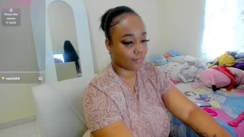 paulastone24 online show from November 3, 10:00 pm