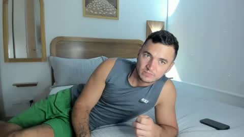 paulblack021 online show from May 4, 1:12 am