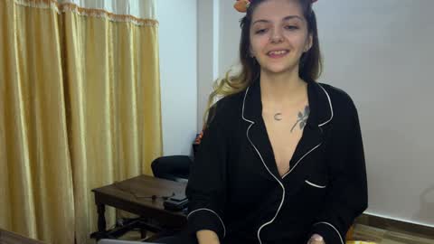 Isla  Chase online show from December 12, 8:53 pm