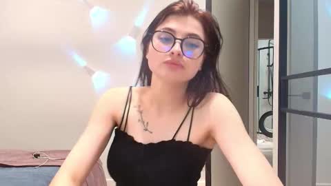 Pauline online show from December 18, 6:47 pm