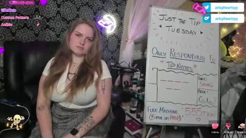 ArtsyHeartsyy online show from December 11, 3:13 am