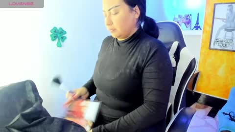 Peachy   online show from April 12, 5:00 am