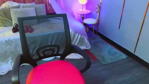 peneelopeecute online show from March 18, 8:37 pm