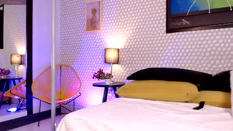 Penelope  Lets get to 100 hands up  online show from April 26, 6:00 am