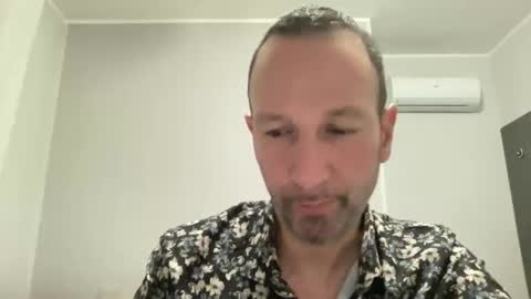 peppinslosqualo online show from May 1, 1:32 am