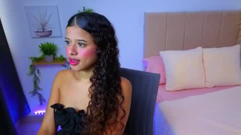 pequitasmedusa online show from October 3, 9:12 pm