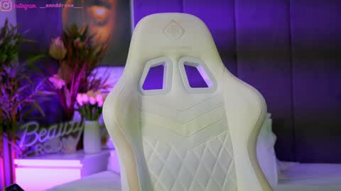 Dee online show from November 14, 3:47 pm